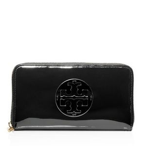 Tory Burch Black Patent Leather Zip Continental Wallet Logo
